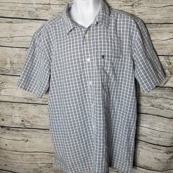 Quiksilver Short Sleeve Shirt Size XL.Pit to pit approx: 24 inches Right sho - Picture 1 of 6